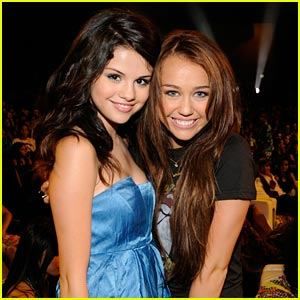 miley-cyrus-selena-gomez-teen-choice-awards-2008_0_0_0x0_300x300.jpg