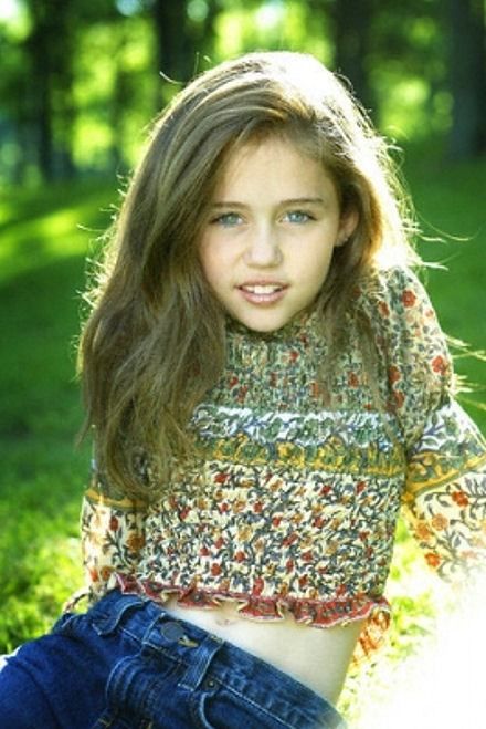 miley_cyrus_child_photos_3_0_0_0x0_440x659.jpg